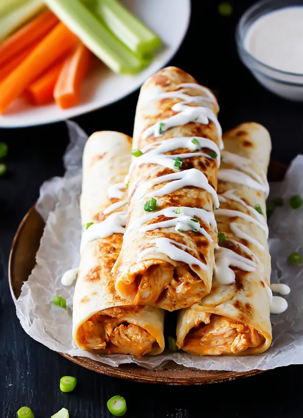 Gebackene Buffalo Chicken Taquitos.