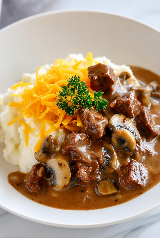 Beef Tips mit Champignonsauce.