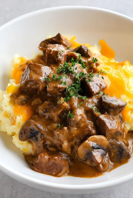 Beef Tips mit Champignonsauce.