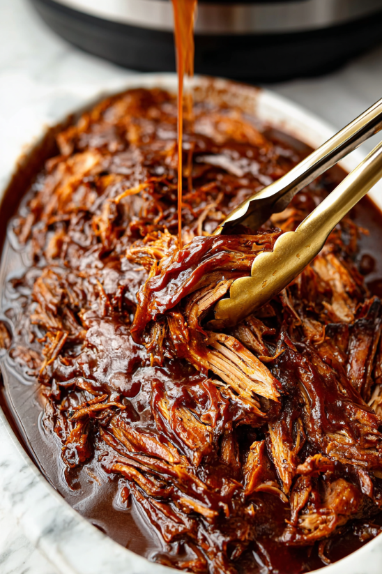 Ein Schmelztiegel mit BBQ Beef Brisket.