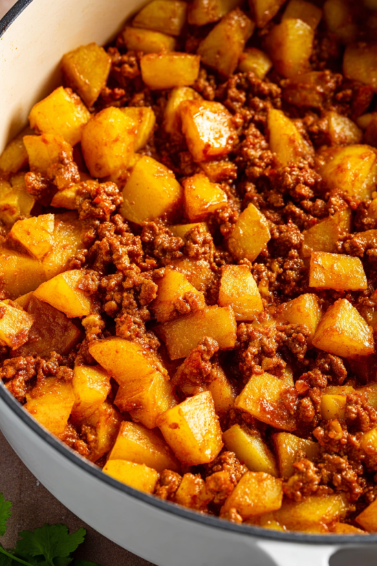Ein Bild von Papas con Chorizo, das eine Mischung aus Paprika und Chorizo darstellt.